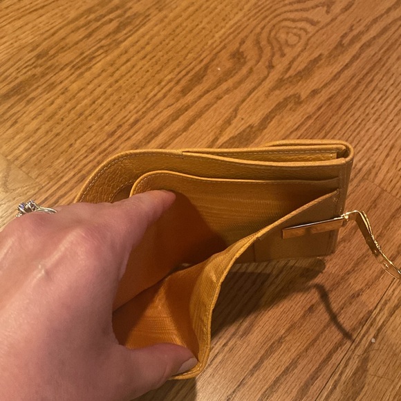 Gucci compact wallet with goldtone hardware - Picture 7 of 14